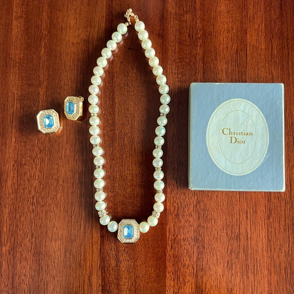 Vintage Christian Dior necklace and earring set with box - Picture 4 of 10